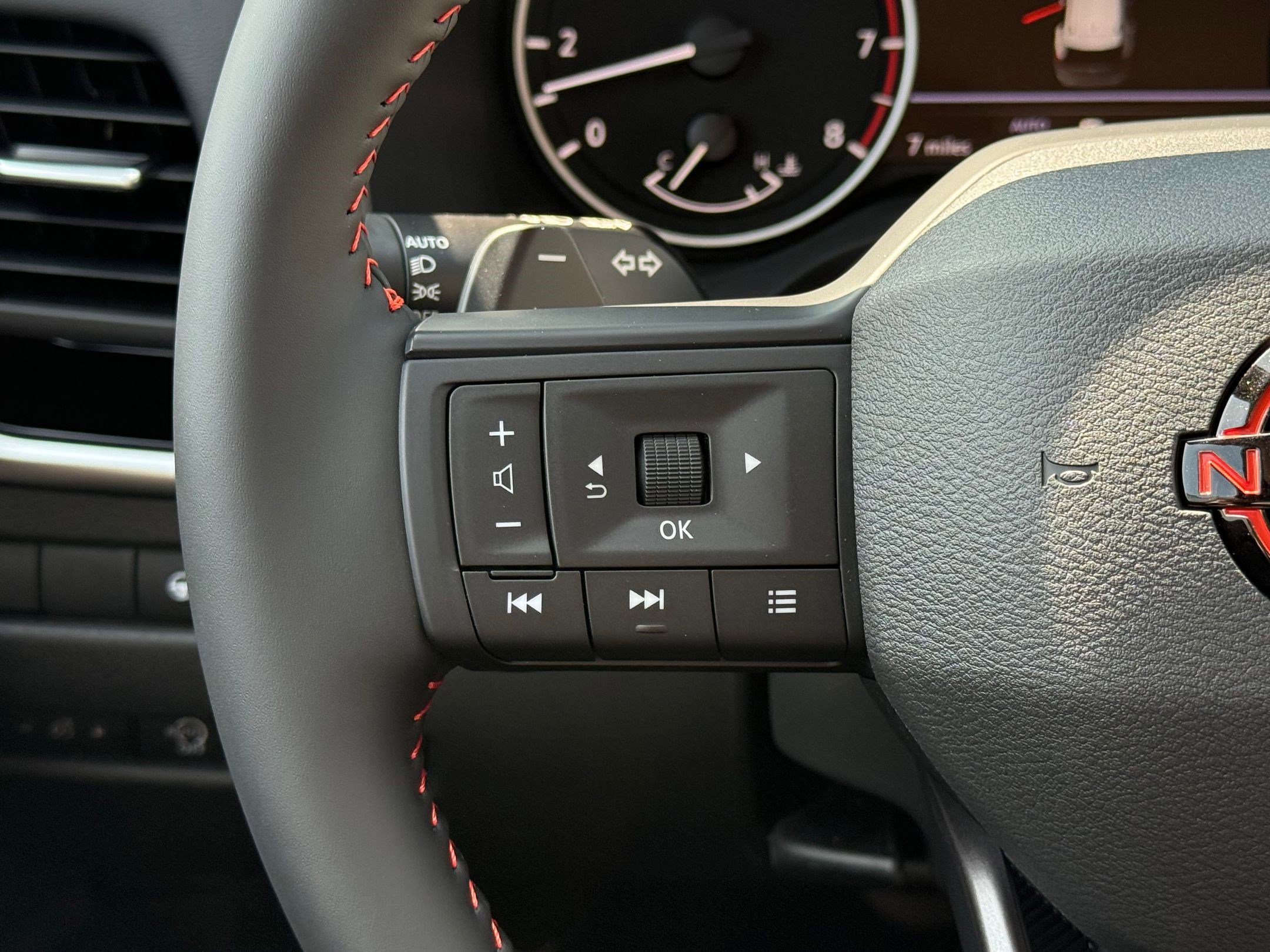 2026 Nissan Rogue SV photo 12