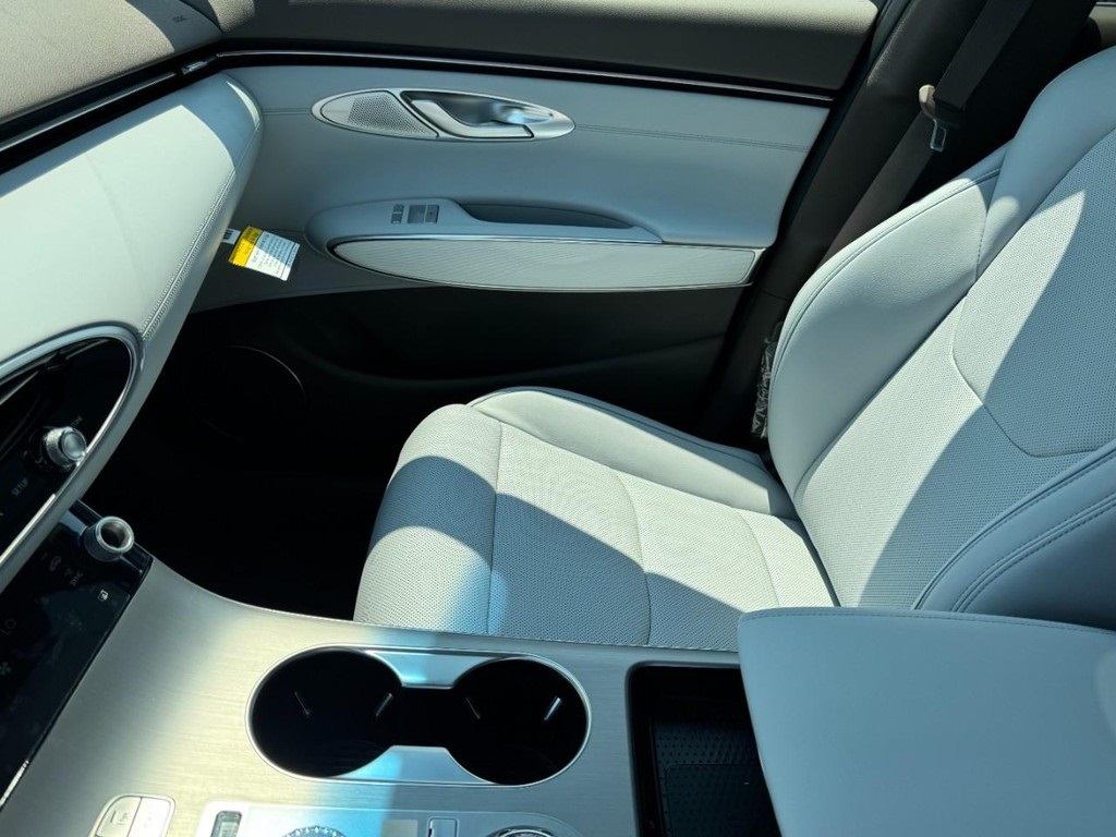 2026 Genesis GV70 2.5T Advanced photo 8