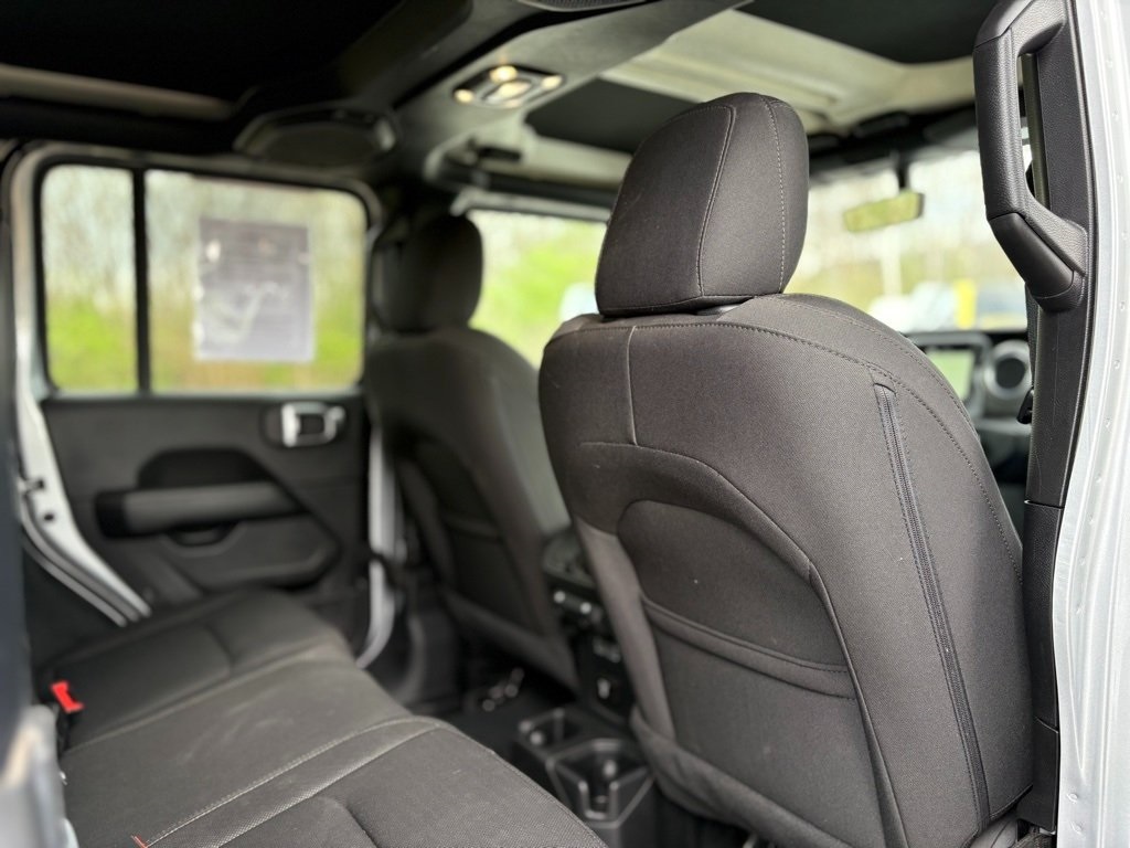 2022 Jeep Wrangler Unlimited Sahara photo 26