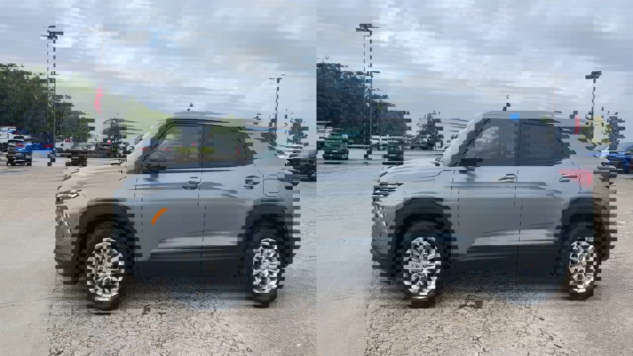 2026 Chevrolet Trailblazer LS photo 3