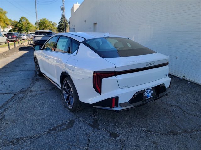 2025 Kia K4 GT-Line photo 6