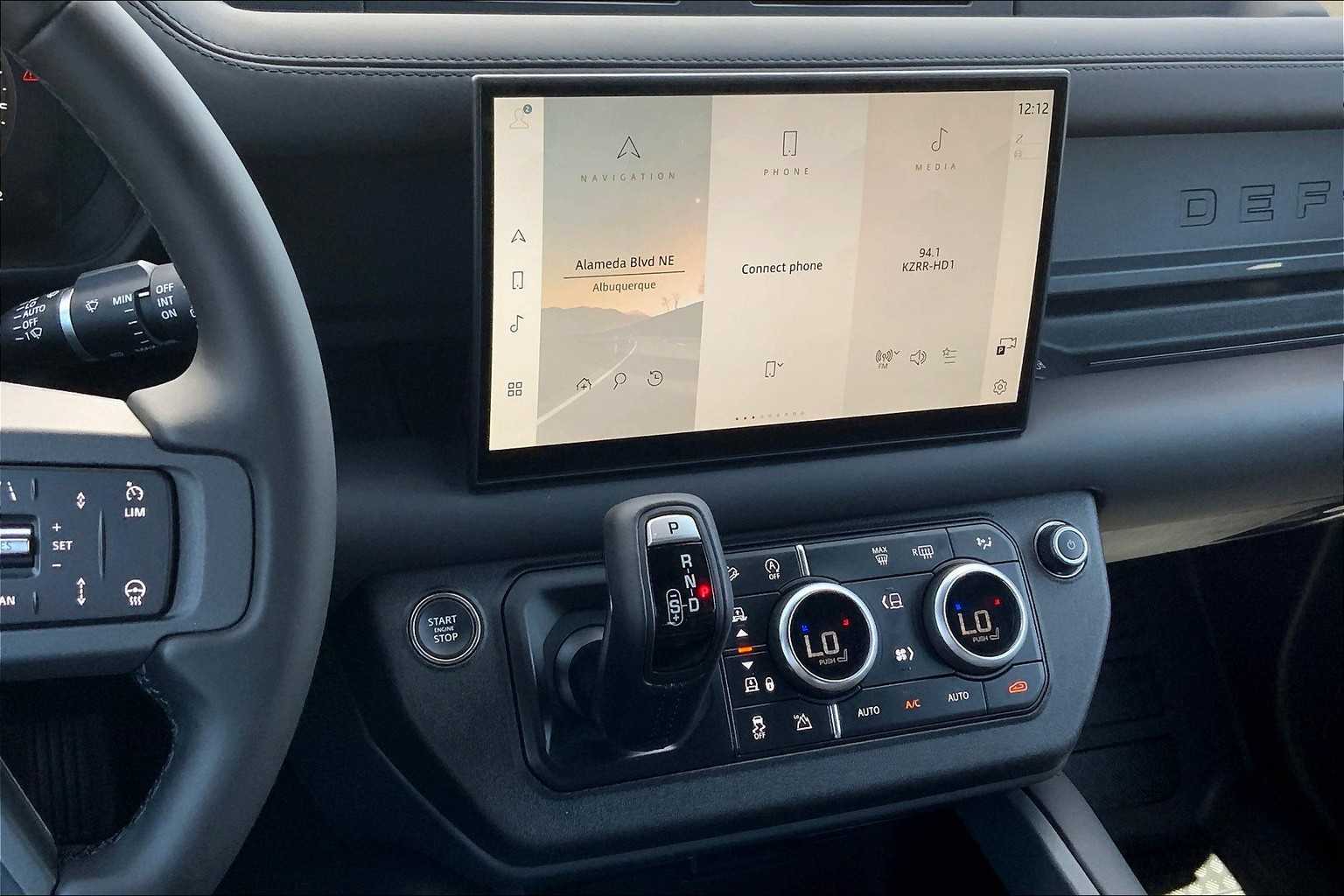 2025 Land Rover Defender 110 X-Dynamic SE photo 6