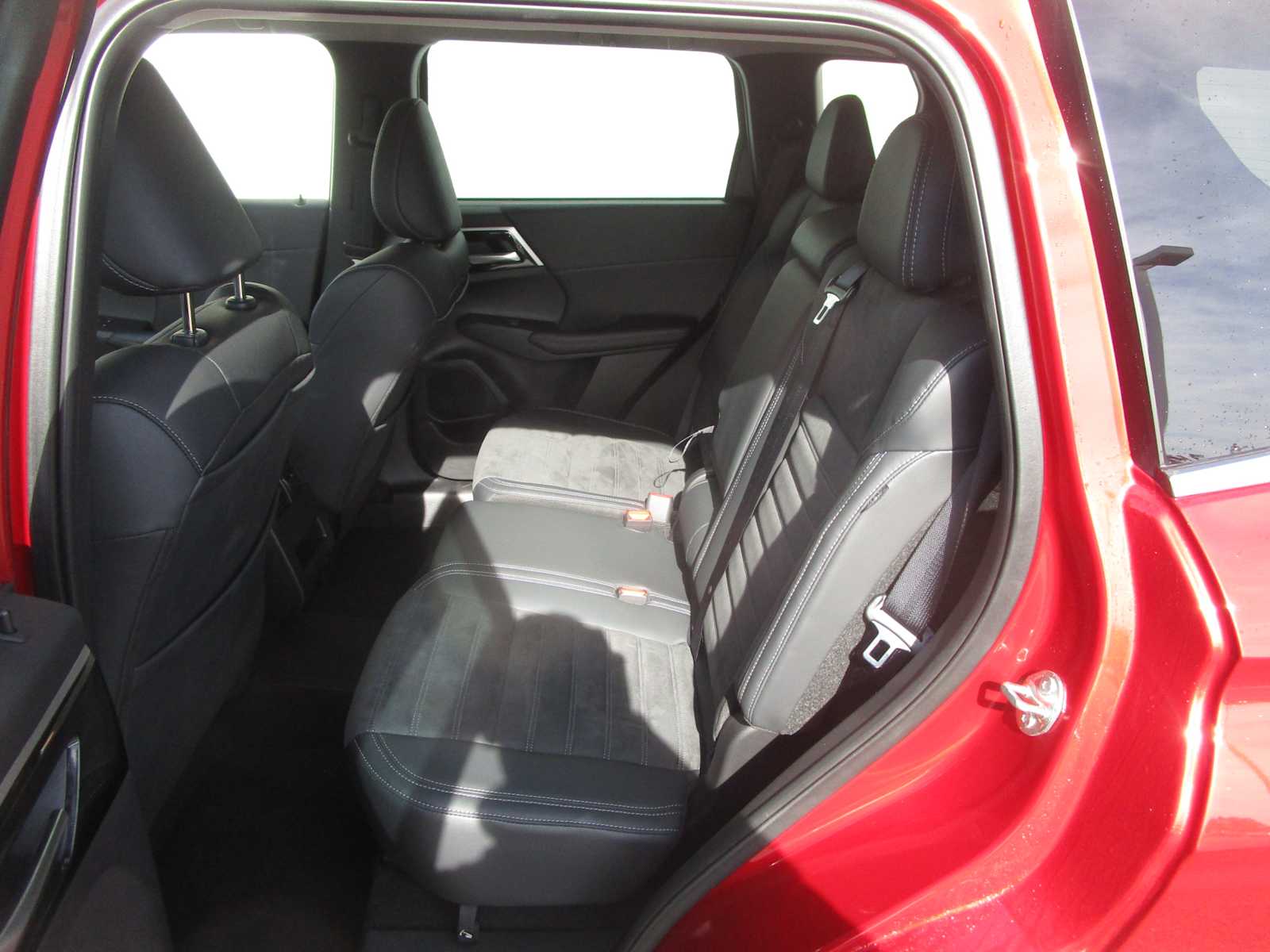 2023 Mitsubishi Outlander PHEV SE photo 9