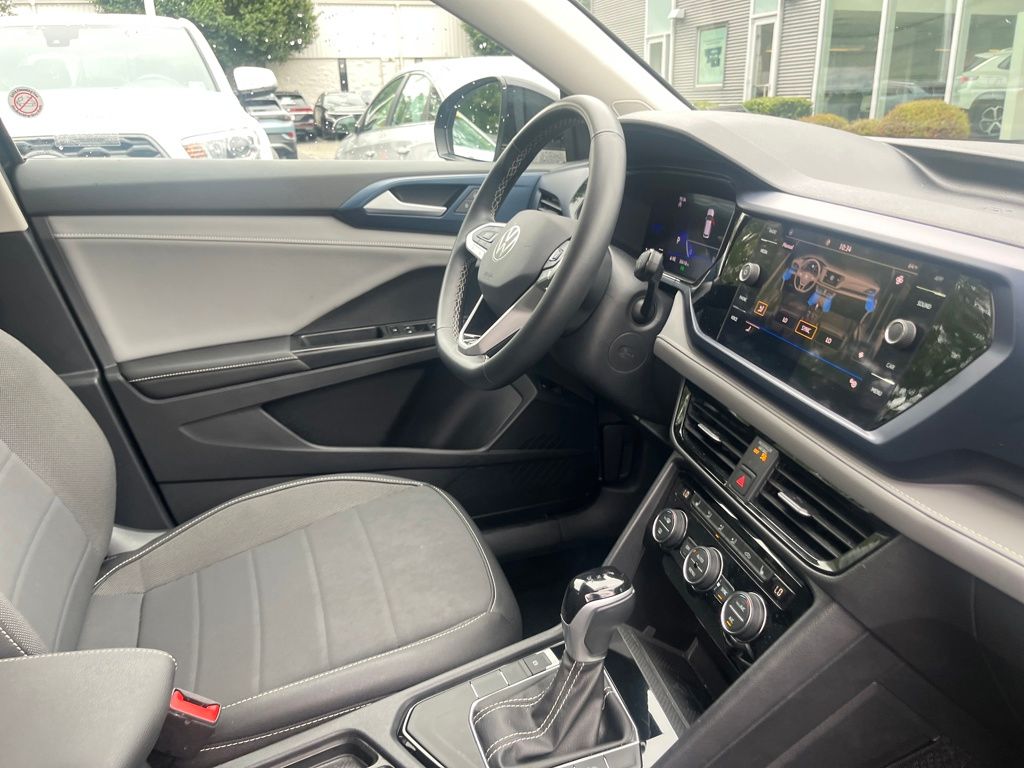 2024 Volkswagen Taos SE photo 28