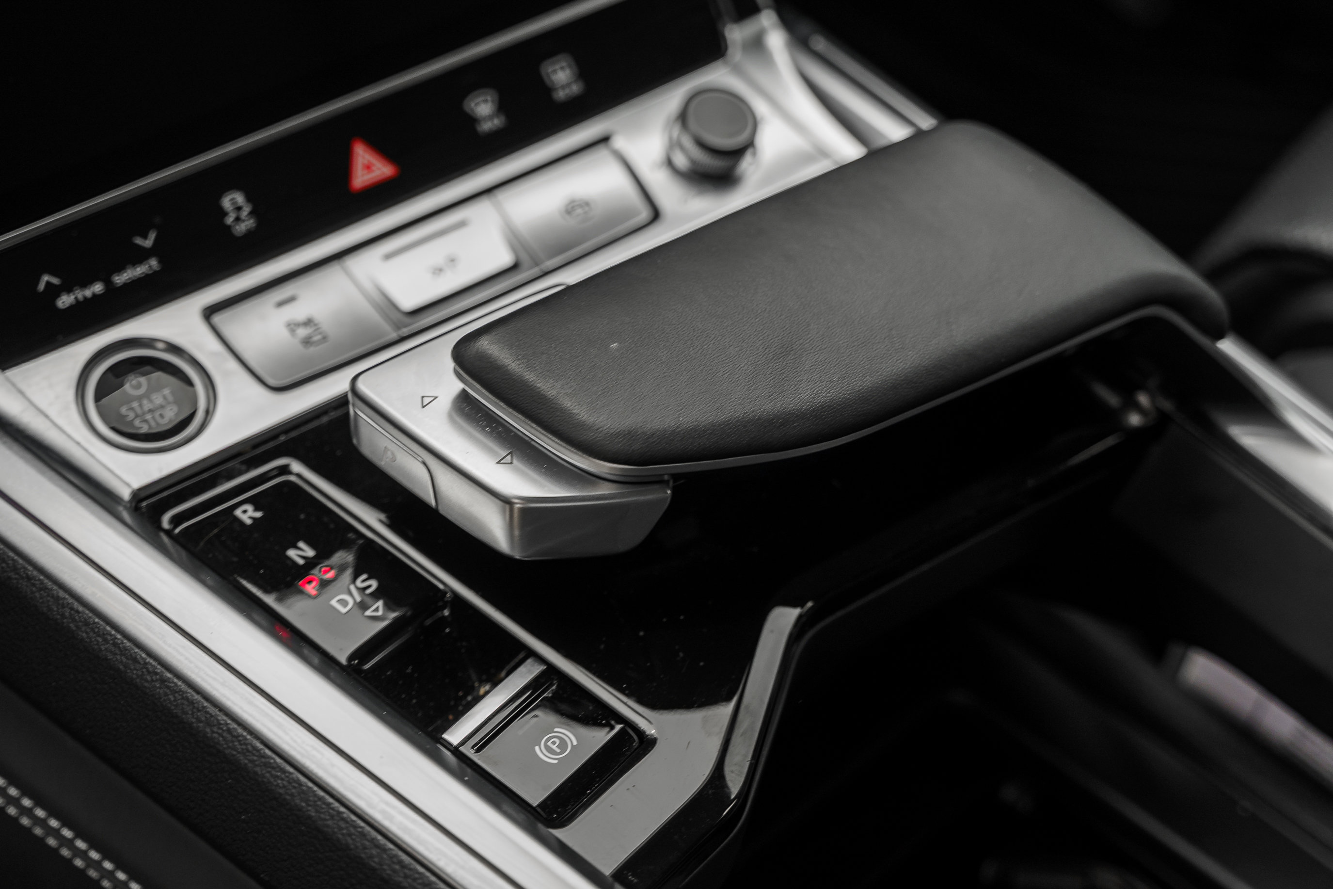 2024 Audi Q8 E-tron Prestige photo 11