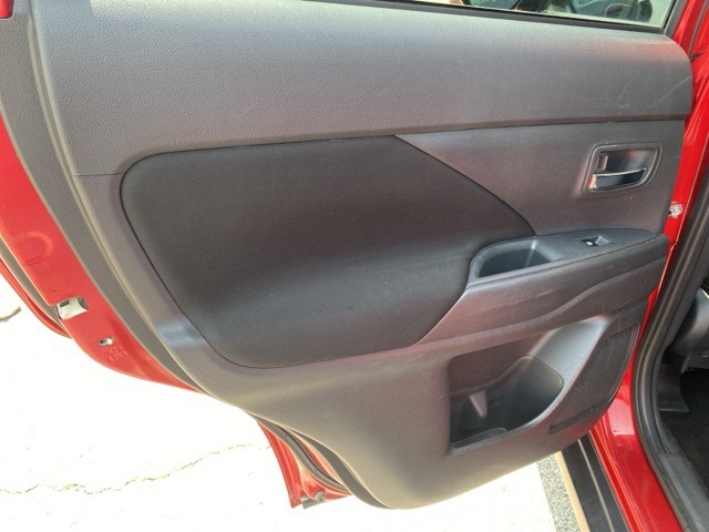 2018 Mitsubishi Outlander ES photo 20