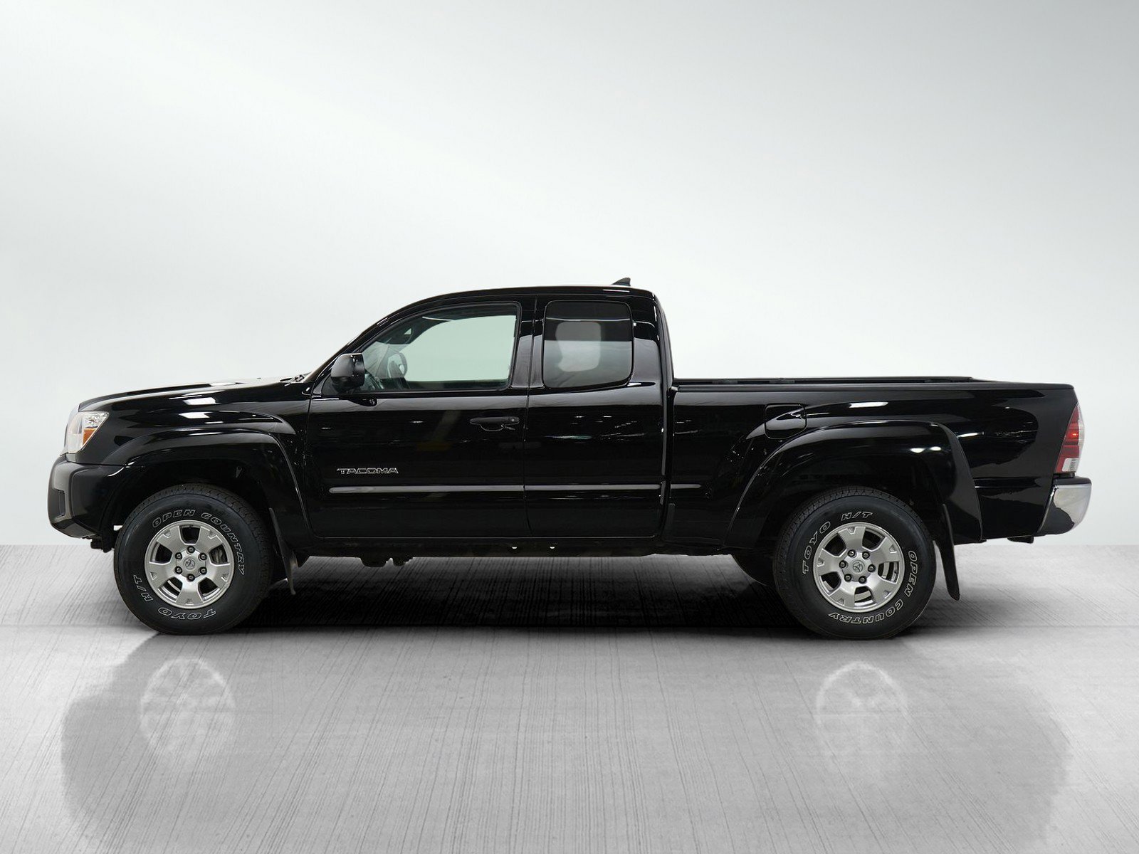 Used 2015 Toyota Tacoma Base with VIN 5TFUU4ENXFX123452 for sale in Bloomington, Minnesota