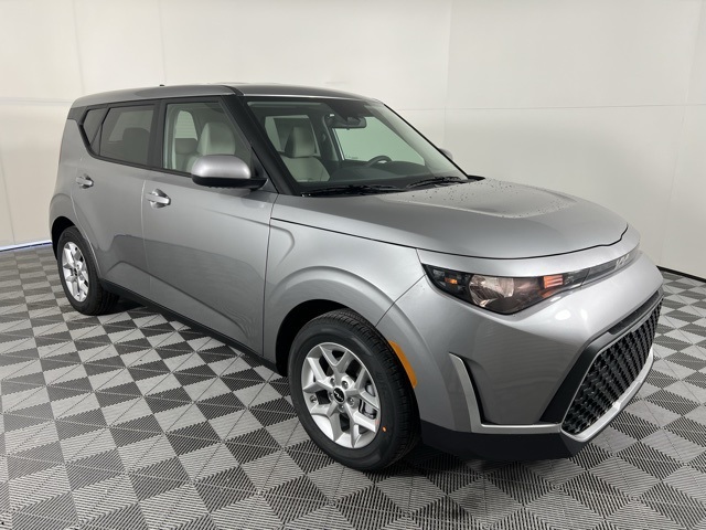 2025 Kia Soul LX's photo
