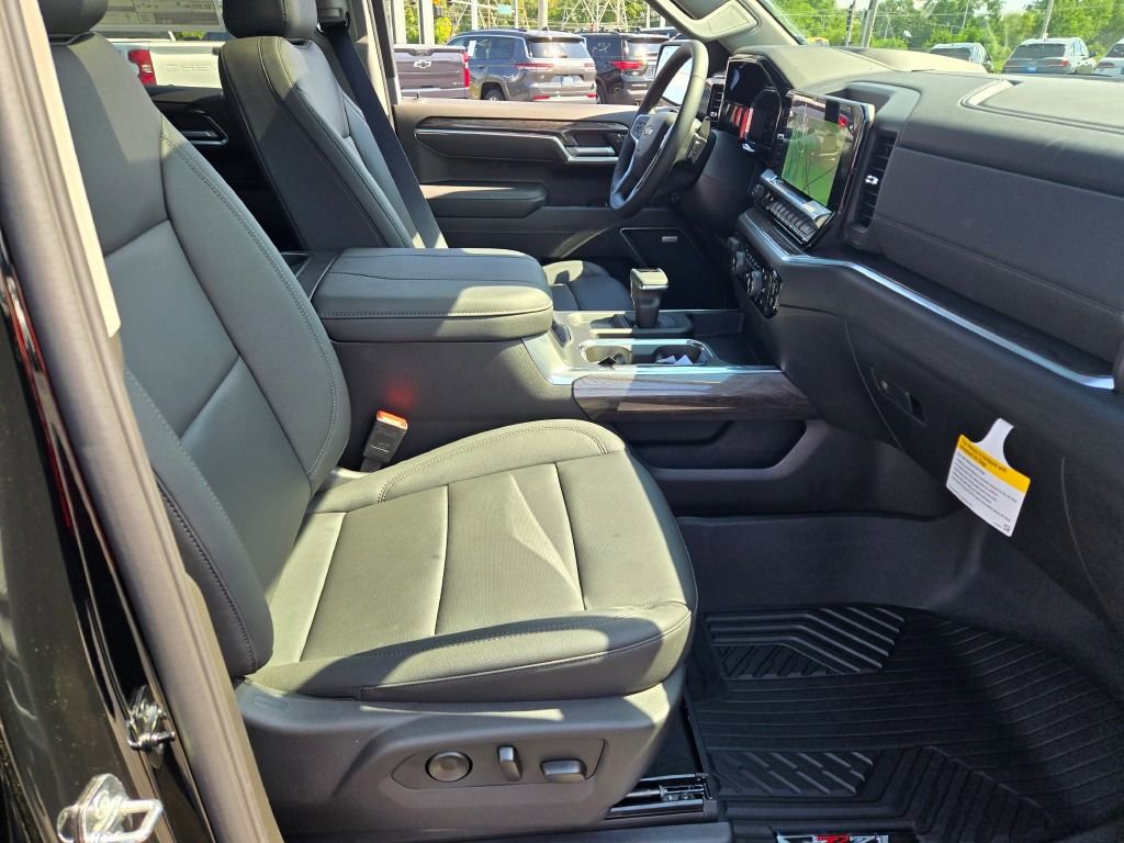2026 Chevrolet Silverado 1500 LTZ photo 4