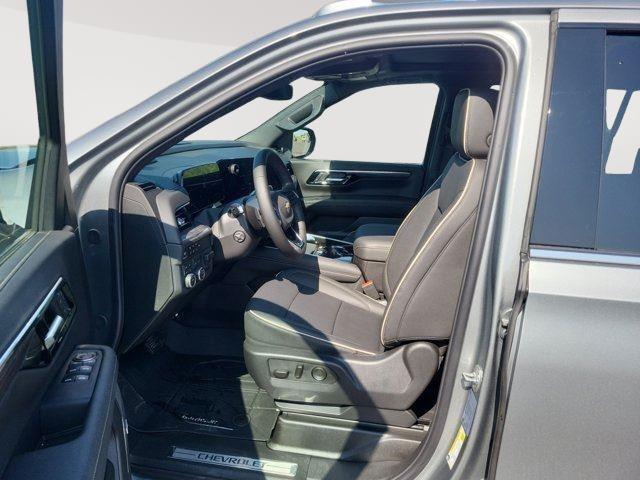2025 Chevrolet Suburban Premier photo 9