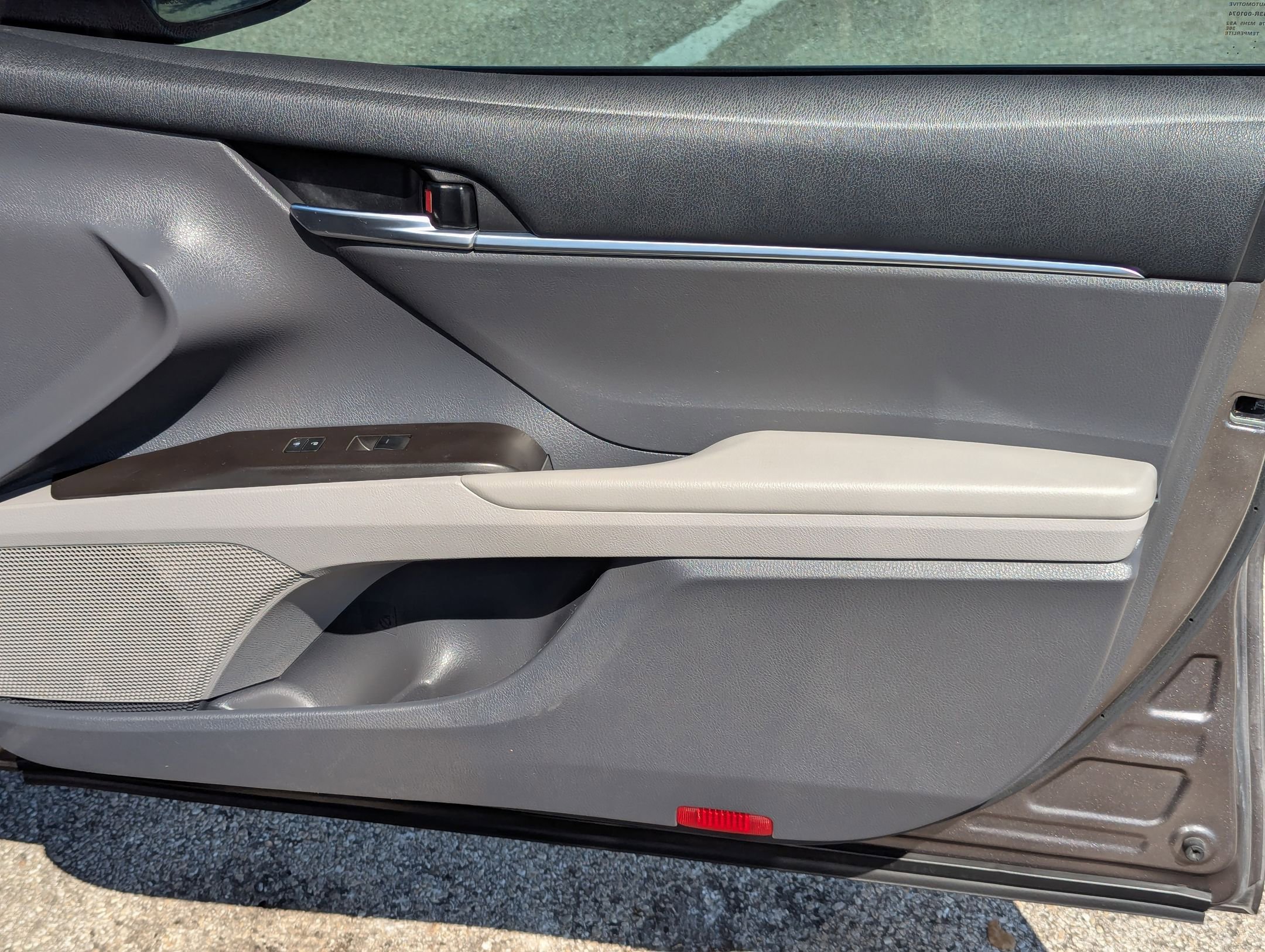 2021 Toyota Camry SE photo 28