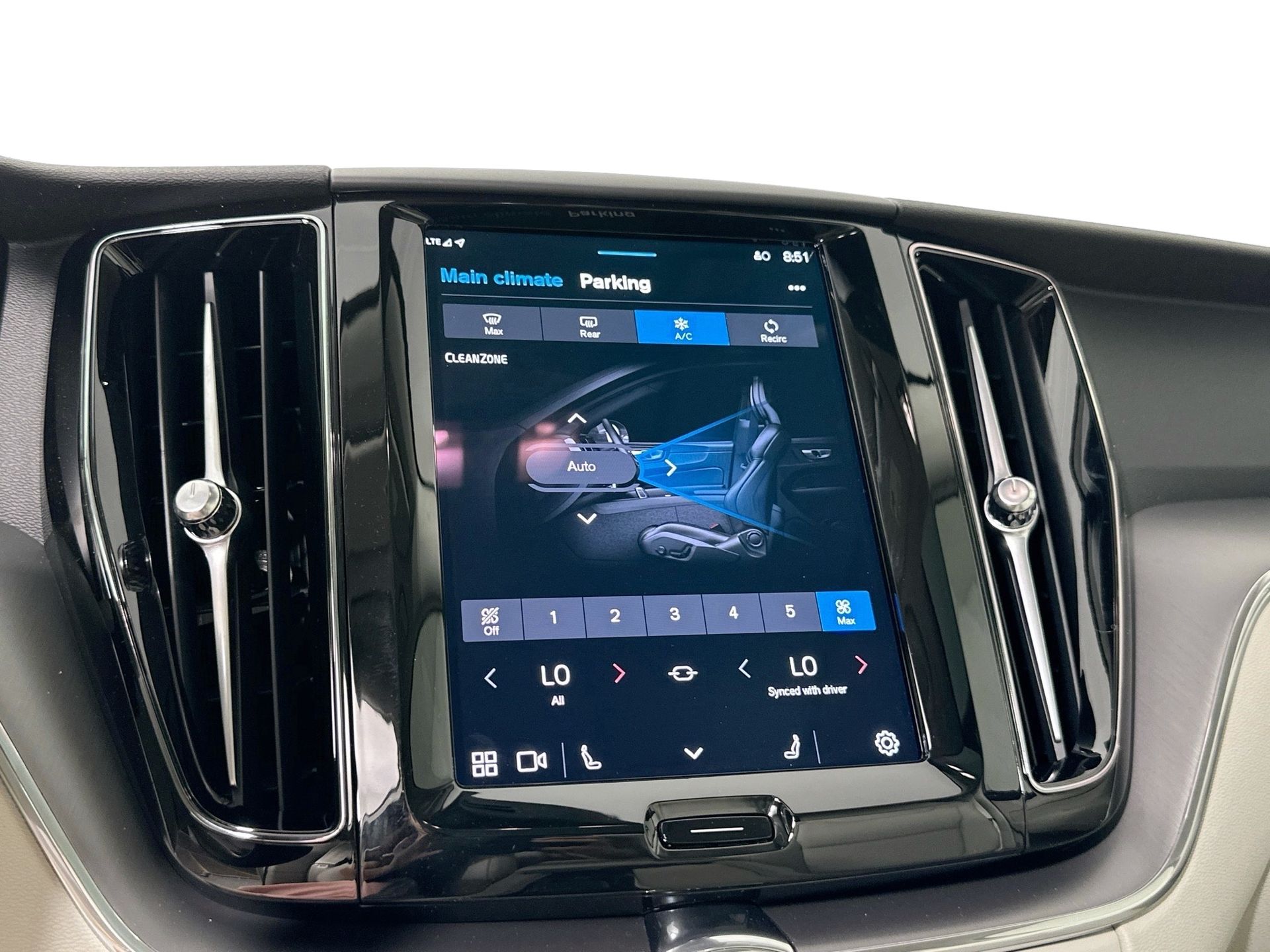 2025 Volvo XC60 B5 Plus photo 14