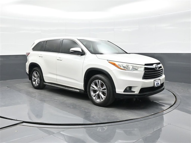 2016 Toyota Highlander LE photo 17