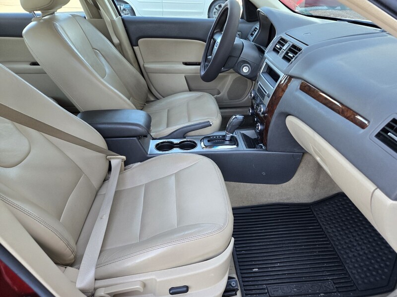 2010 Ford Fusion SEL photo 3