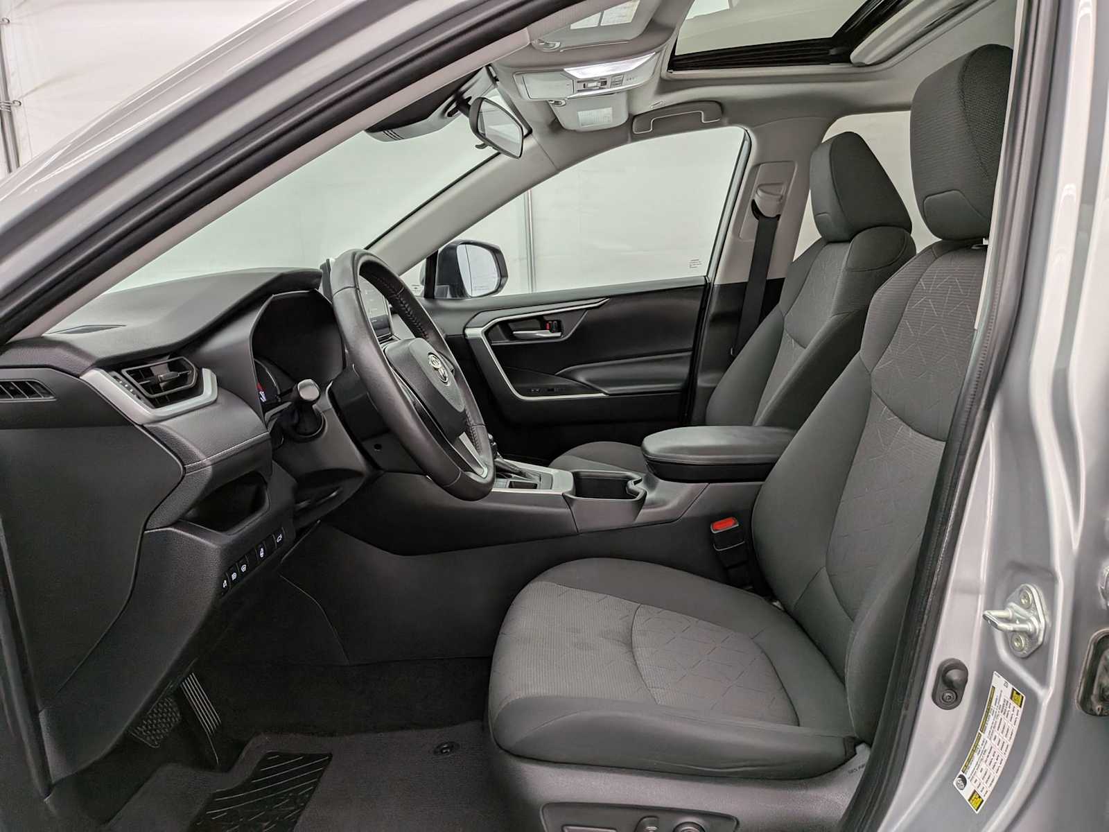 2023 Toyota RAV4 XLE photo 13