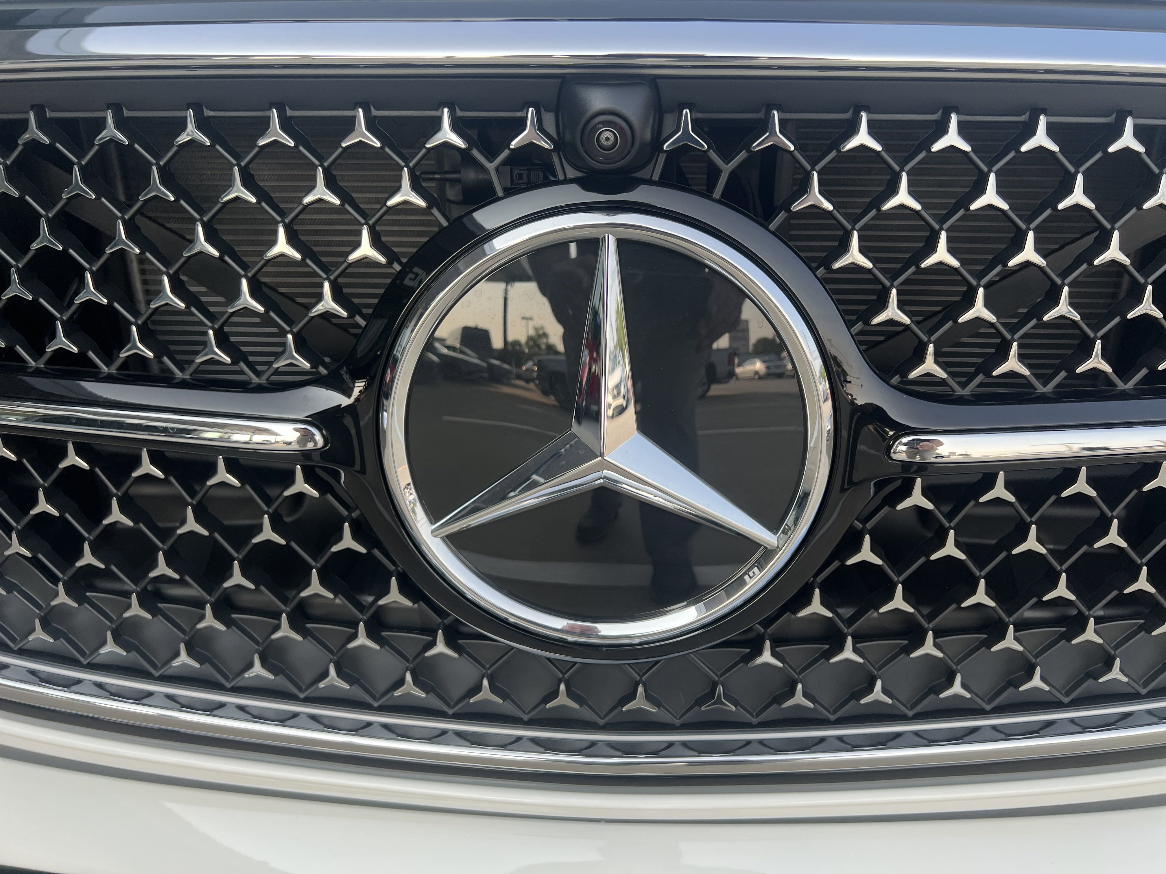 2025 Mercedes Benz E photo 4