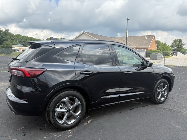 2024 Ford Escape ST-Line photo 4