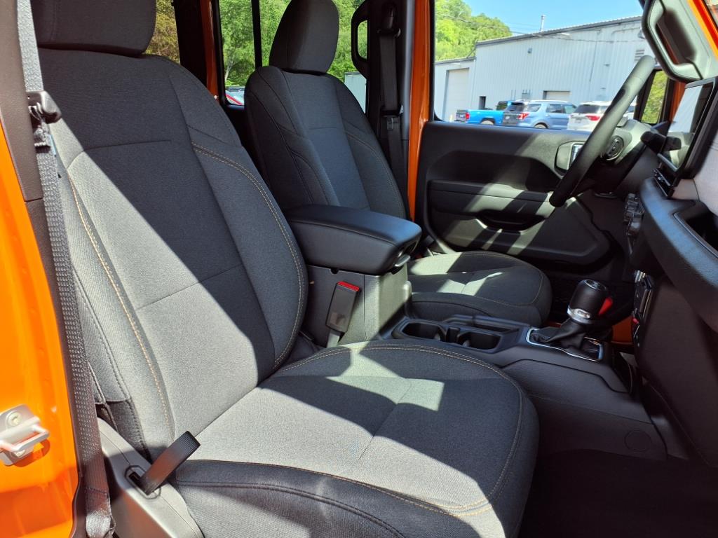 2025 Jeep Wrangler Willys photo 4