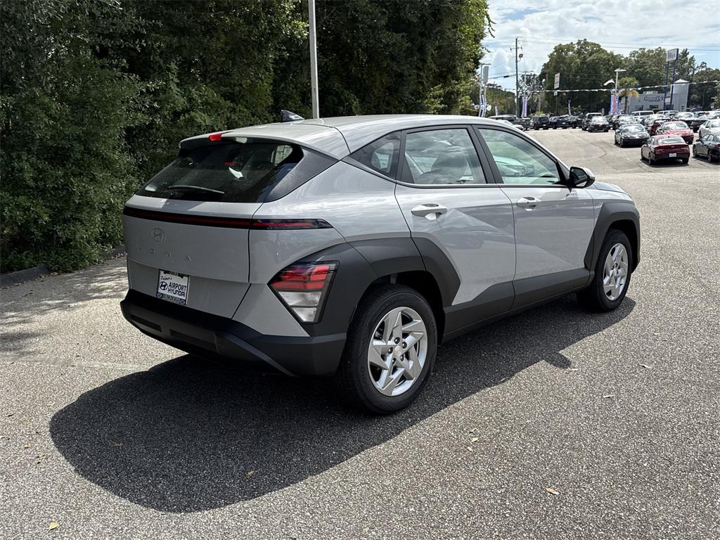2026 Hyundai Kona SE photo 2