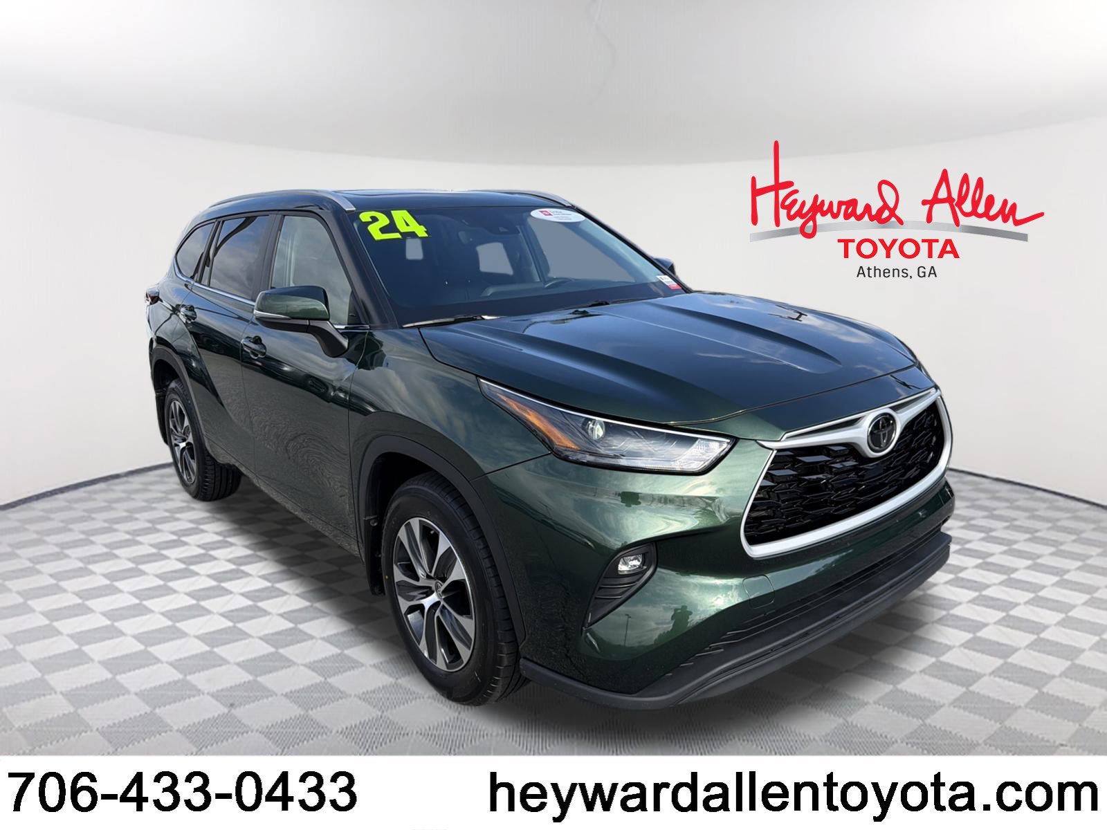 2024 Toyota Highlander XLE's photo