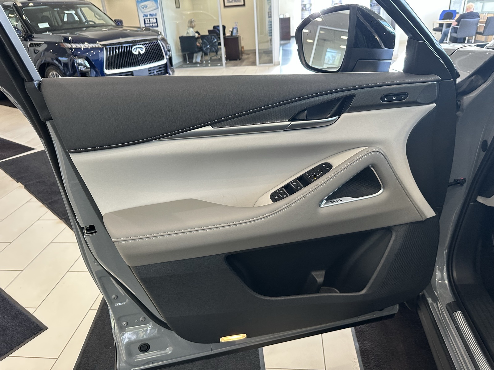 2026 Infiniti QX60 Luxe photo 9