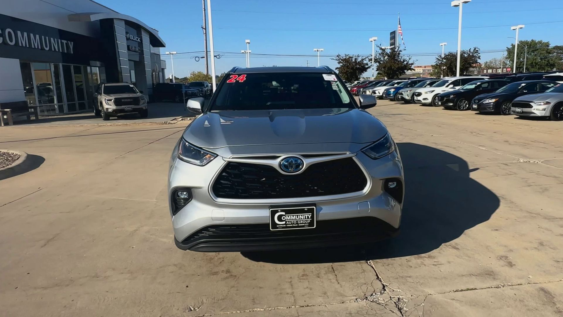 2021 Toyota Highlander Hybrid XLE photo 2