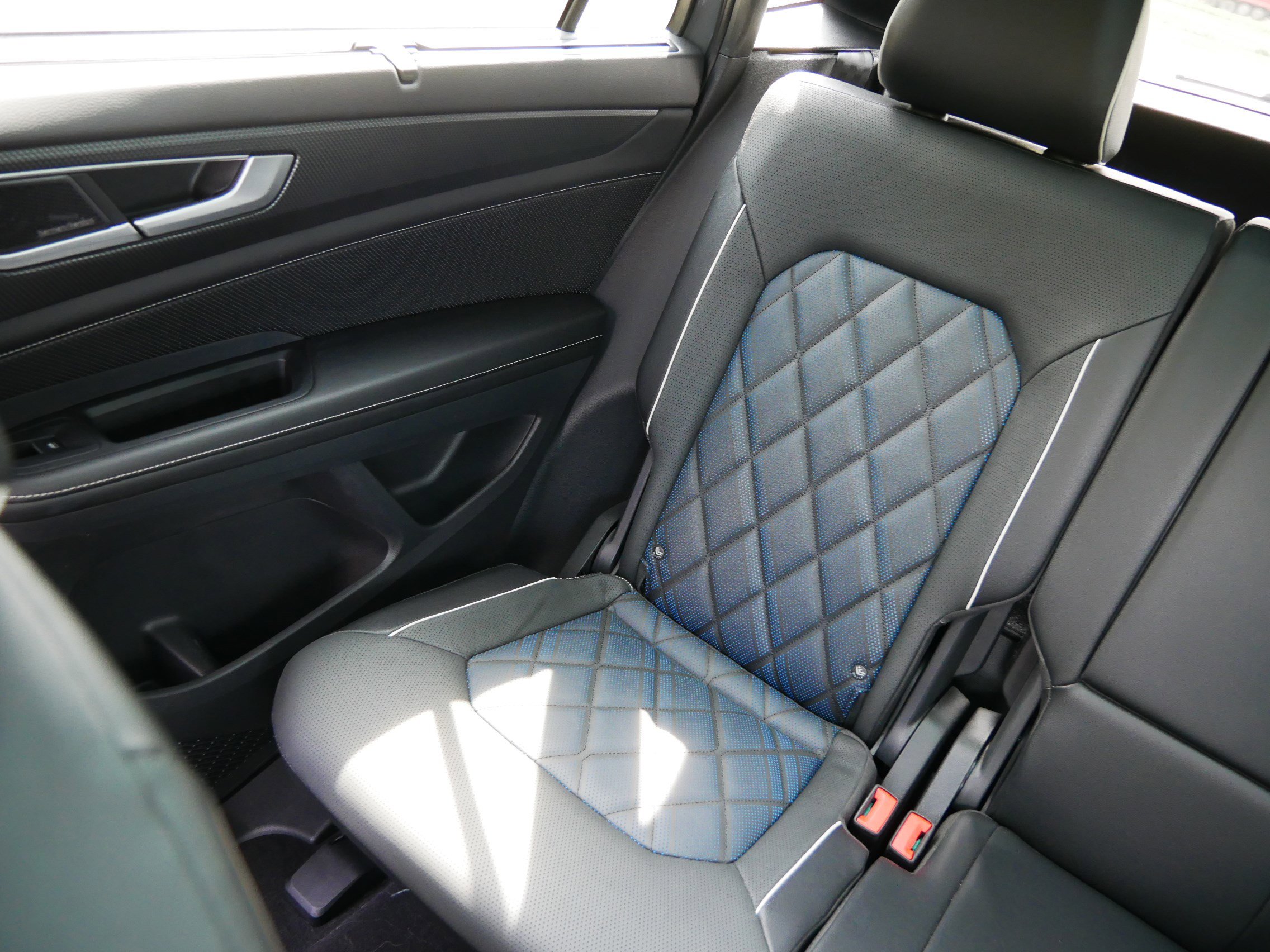2024 Volkswagen Atlas Cross Sport SEL Premium R-Line photo 21