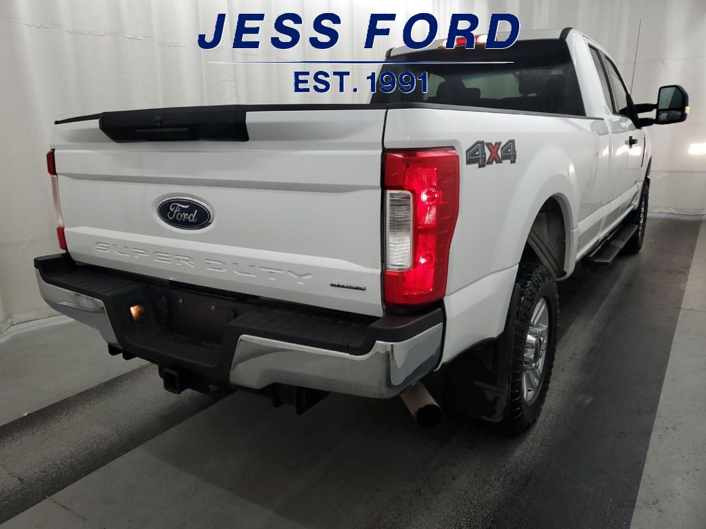 2019 Ford F-350 XLT photo 3