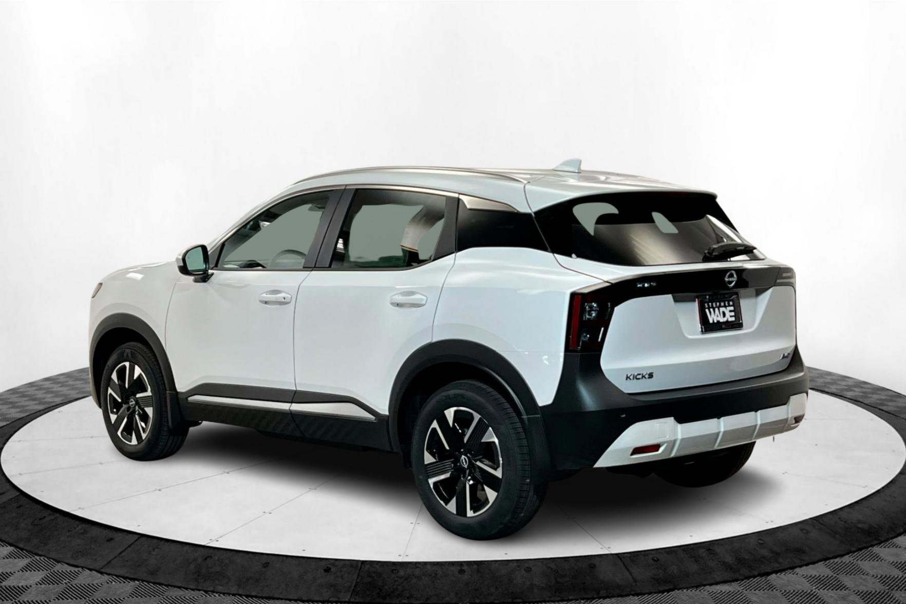 2025 Nissan Kicks SV photo 2
