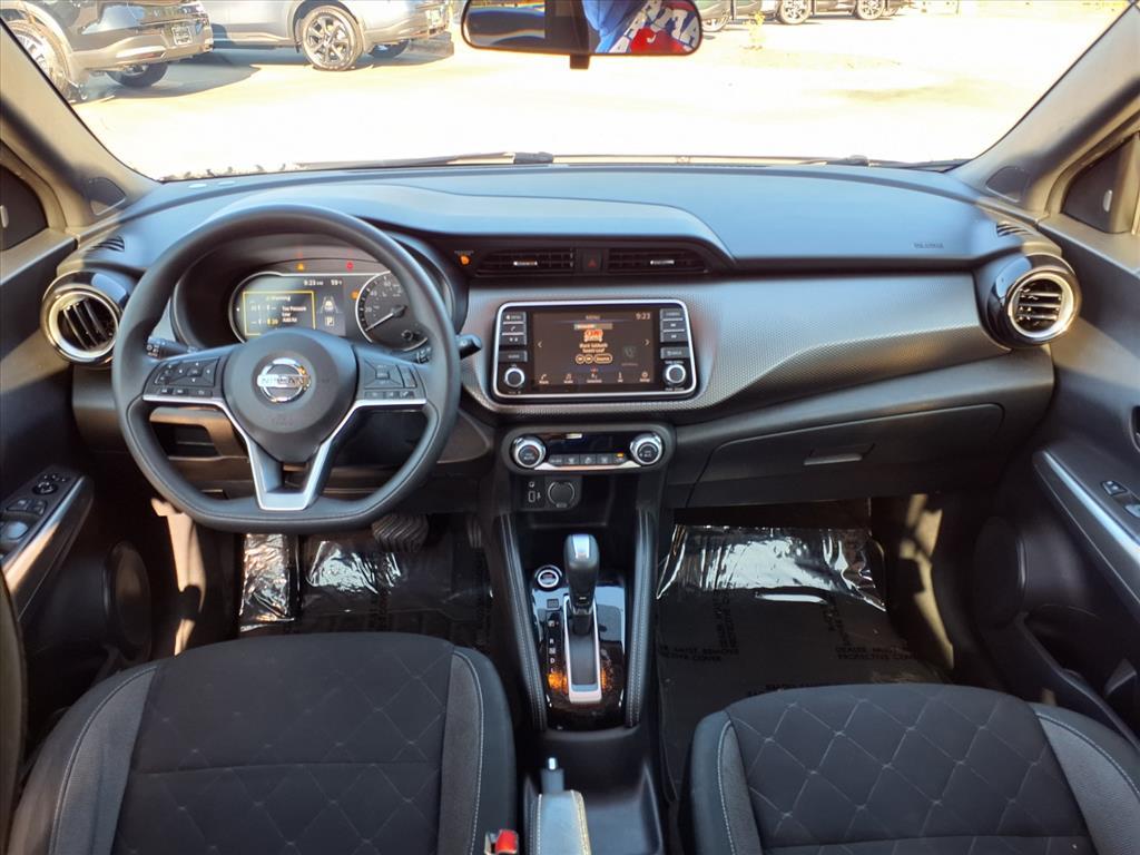 2020 Nissan Kicks SV photo 11