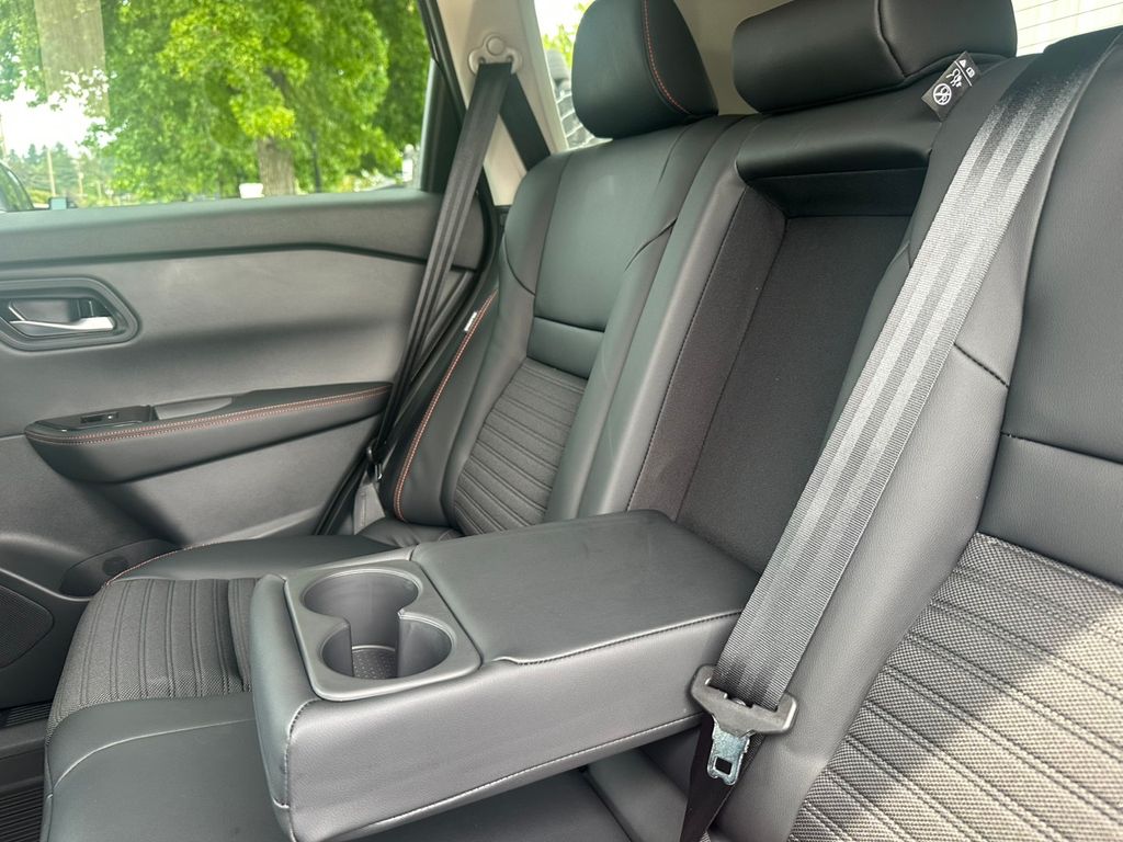 2026 Nissan Rogue SV photo 25