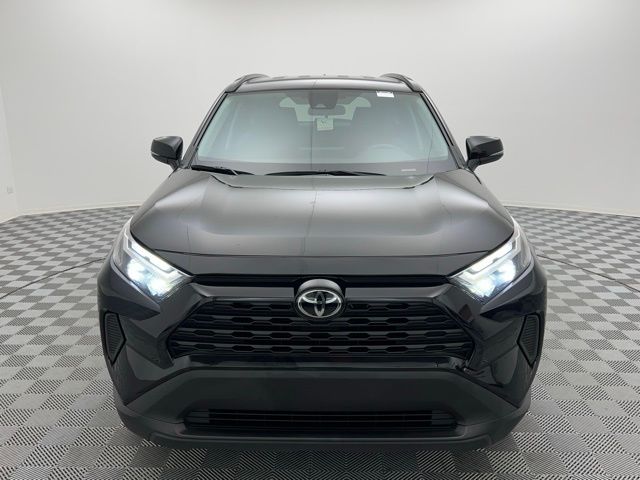 2024 Toyota RAV4 XLE photo 2