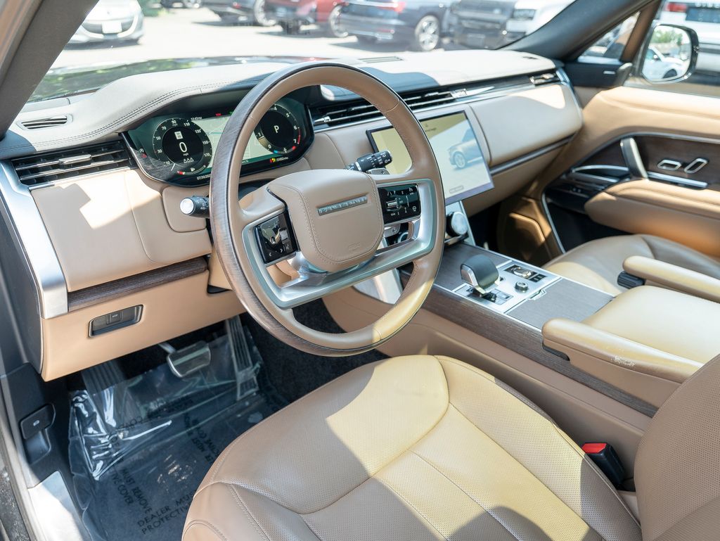 2023 Land Rover Range Rover SE photo 11