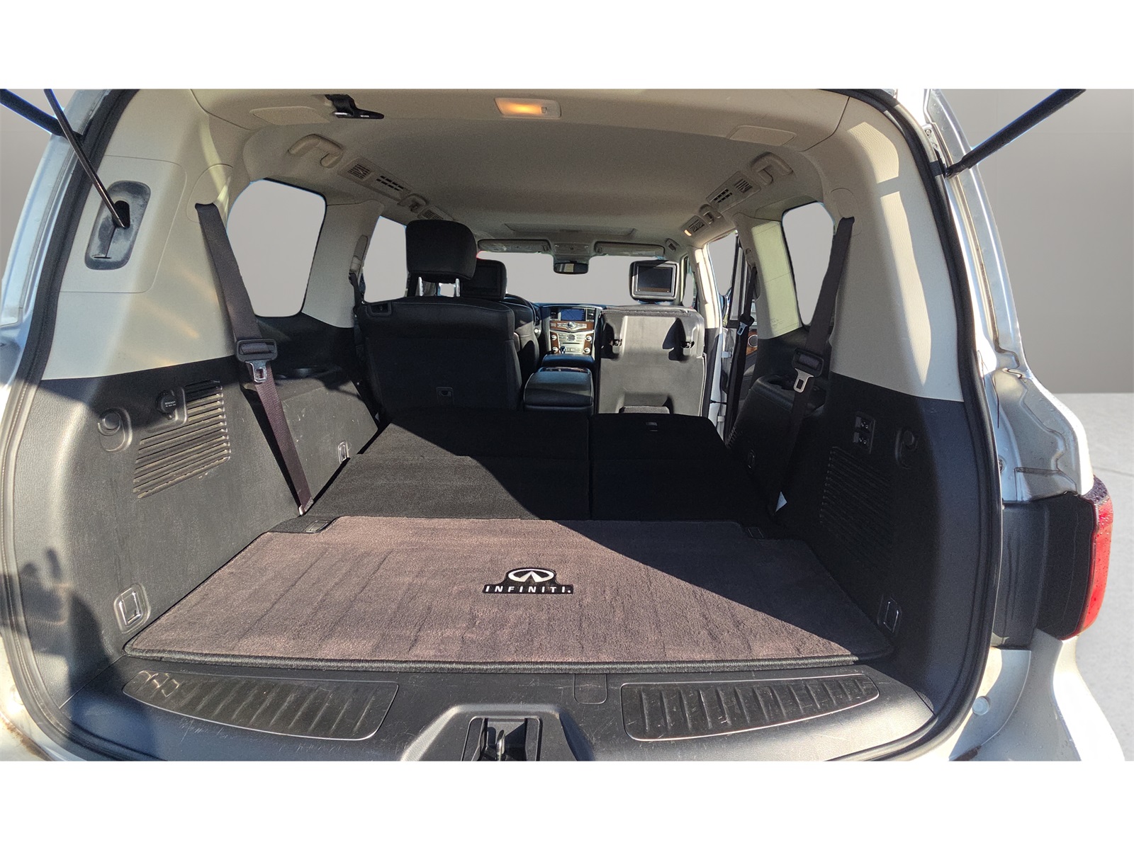 2019 Infiniti QX80 Base photo 17