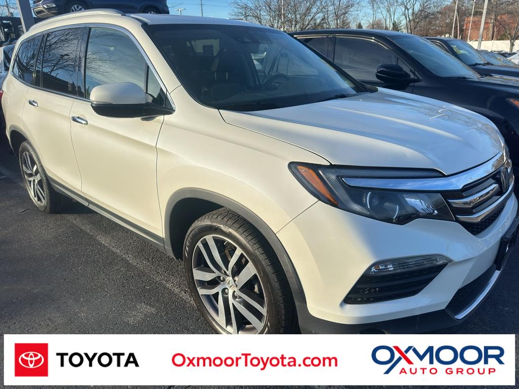 2017 Honda Pilot Elite's photo