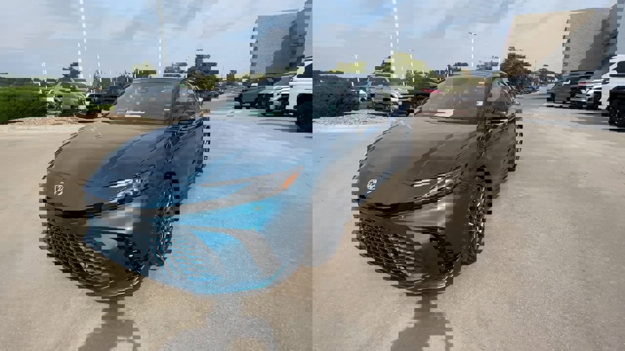 2025 Toyota Camry XSE photo 4
