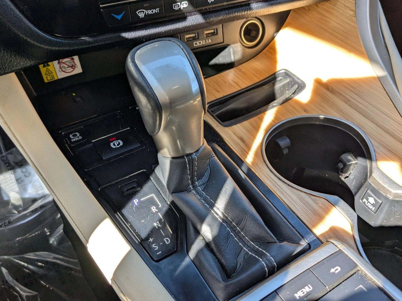 2022 Lexus RX 450hL photo 11