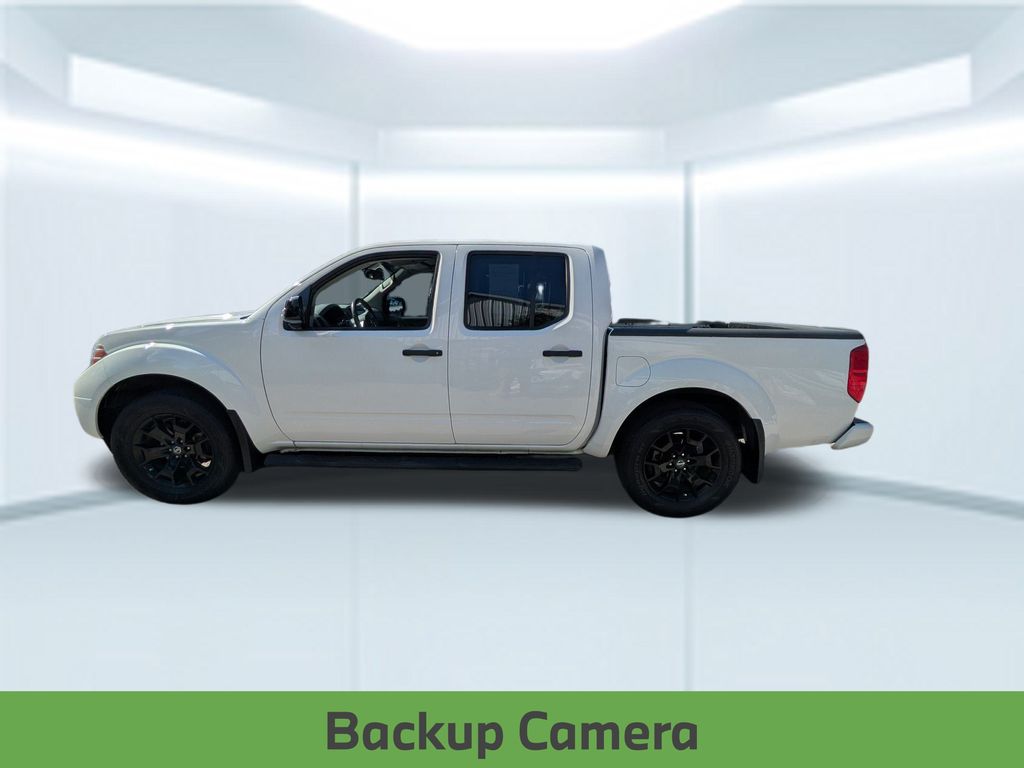 2019 Nissan Frontier SV Crew Cab photo 2