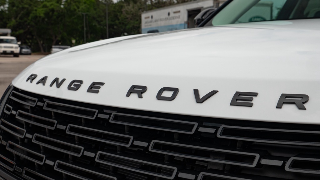 2025 Land Rover Range Rover Velar SE photo 17