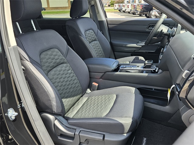 2025 Nissan Pathfinder SV photo 15