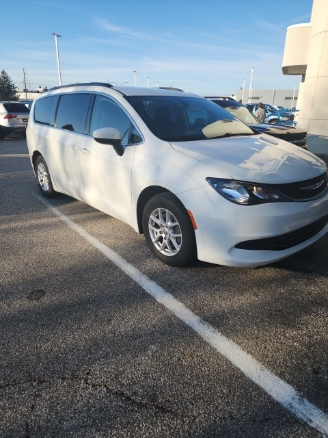 2020 Chrysler Voyager LXi photo 2