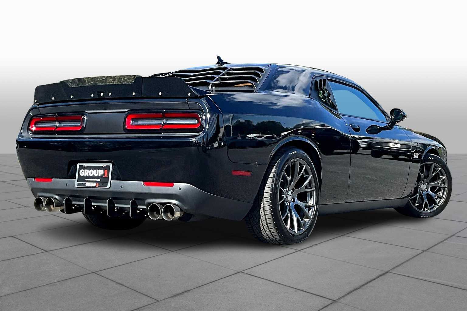 2016 Dodge Challenger SRT8 392 photo 12