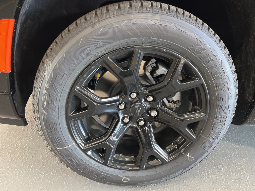 2025 Jeep Wagoneer Series II Carbide photo 2