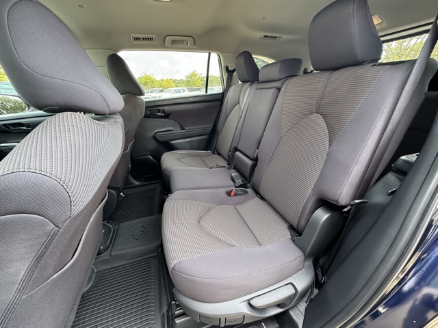 2024 Toyota Highlander LE photo 22