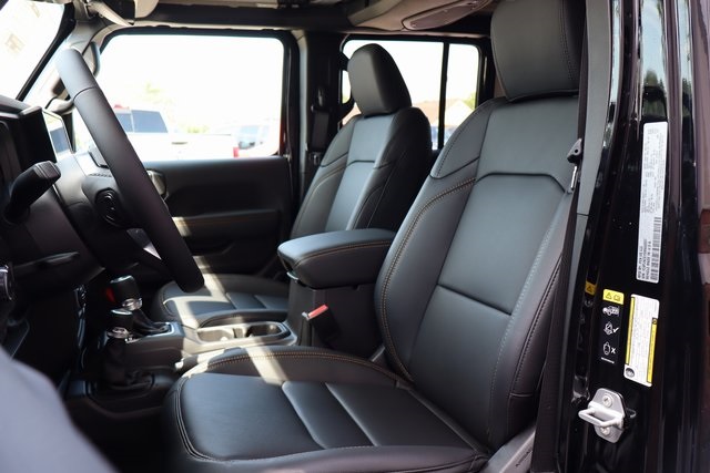 2025 Jeep Wrangler Sahara photo 12