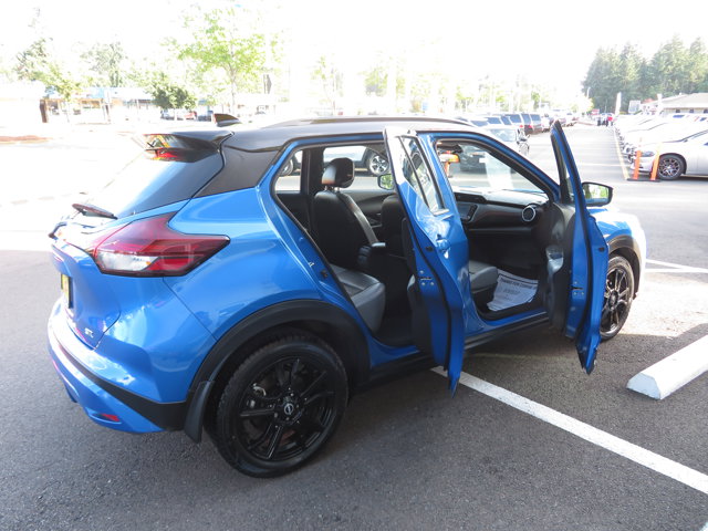 2023 Nissan Kicks SR photo 8