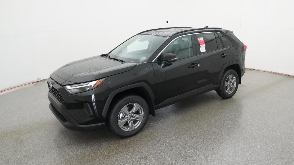 2025 Toyota RAV4 XLE's photo