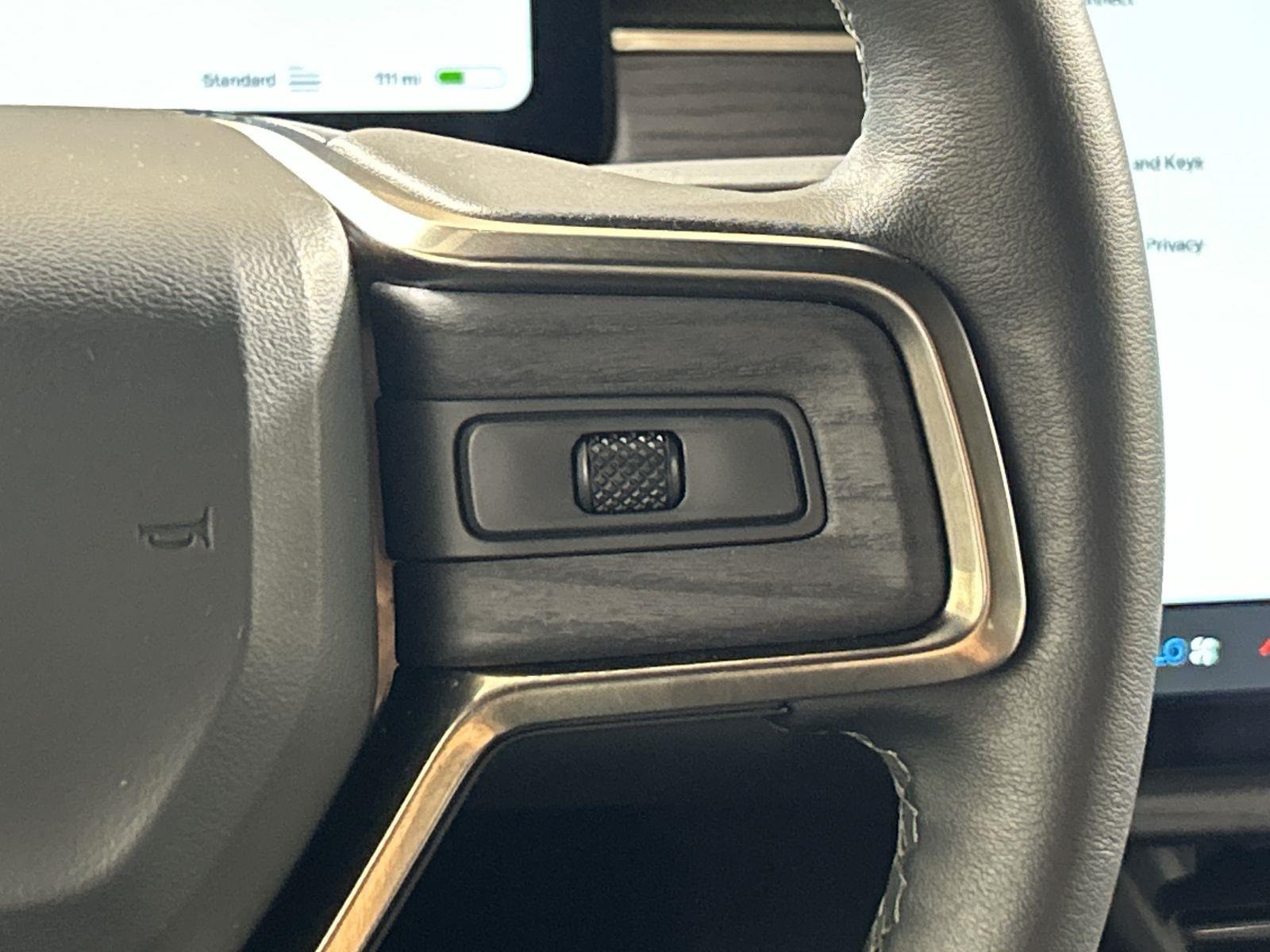 2025 Rivian R1S Adventure photo 12
