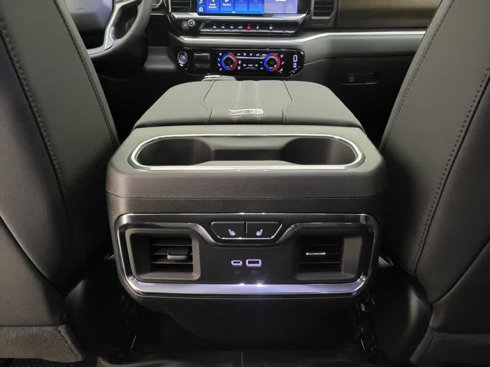 2025 Chevrolet Silverado High Country photo 20