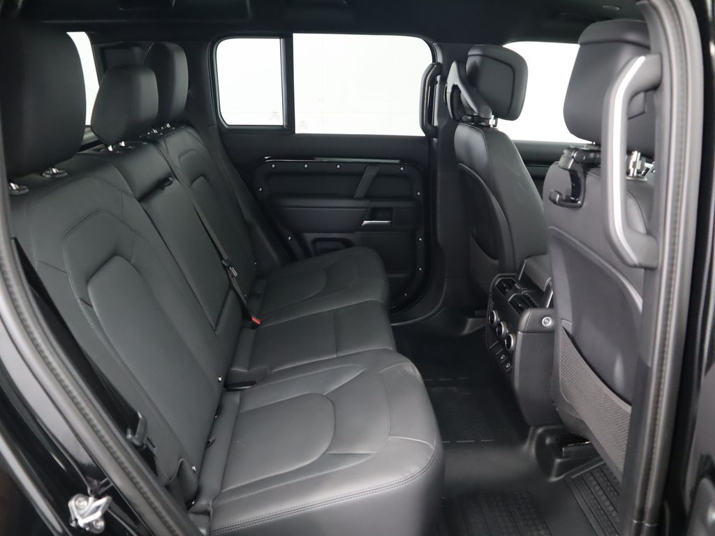 2025 Land Rover Defender 110 S photo 19